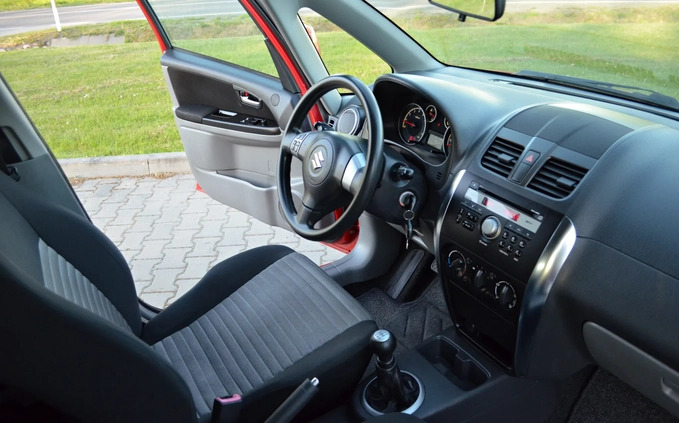 Suzuki SX4 cena 31900 przebieg: 93865, rok produkcji 2013 z Piastów małe 562